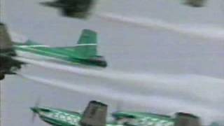 preview picture of video 'Demonstratie tijdens de airshow op vliegveld Ursel anno 1993'