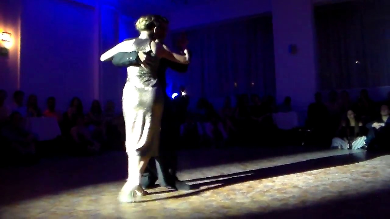 Noelia Hurtado y Carlitos Espinoza - Qué fácil es decir