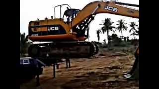 preview picture of video 'JCB JS 120  TRUCK LODING'