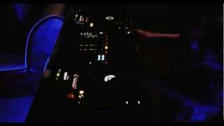 DJ AVRIS Scratching in da Night club 57