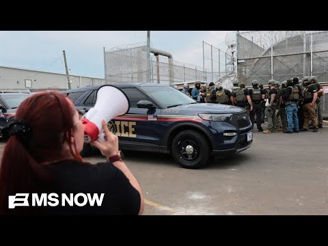 ‘A new level of stupid’: The Weeknight on DHS threats against Newark Airport after ICE protests