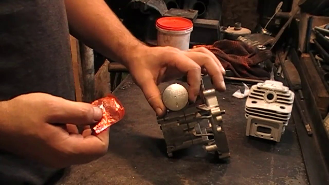 Куда смотрит стрелка на поршне: разгадываем вопрос