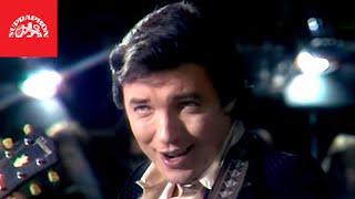 Videoklip: Karel Gott - Jen se hádej s textom piesne Videoklip Karel Gott - Jen se hádej s textom piesne