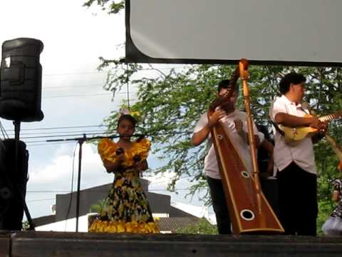MARIPAO Y LA CHIQUI EN LAS MARACAS