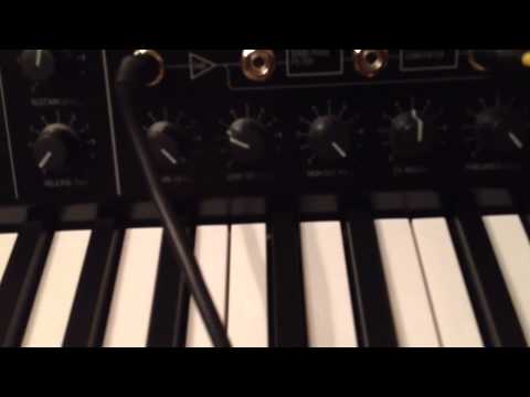 Korg MS20 Mini tracking guitar pitch using the External Signal Processor