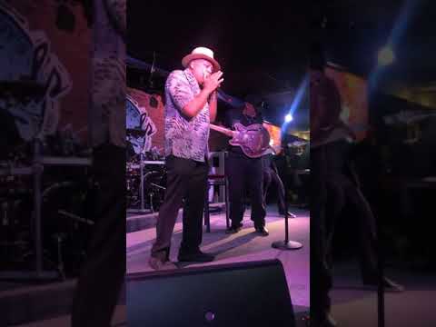 Carlos Johnson at Buddy Guy Legend’s Chicago with surprise guest Billy Branch