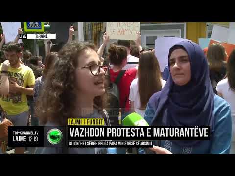 Vazhdon protesta e maturantëve/ Bllokohet sërish rruga para ministrisë së arsimit