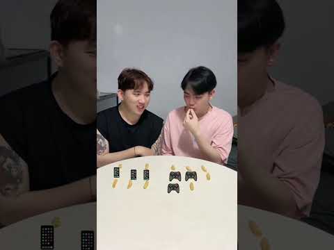 Thử thách chọn bánh Iphone 17 với Máy Chơi Game! P29 #shorts