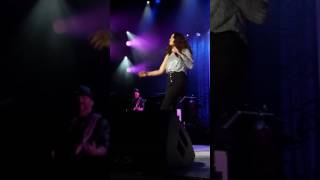 Idina Menzel - Everybody Knows