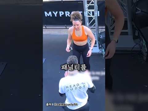 갑자기 선수를 막는 심판