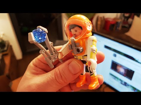 playmobil Astronaut with gem from Mars