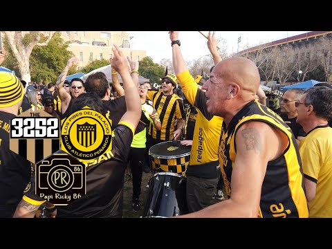 "PEÑAROL HINCHAS IN LOS ANGELES FOOTBALL CLUB STADIUM" Barra: Barra Amsterdam &bull; Club: Peñarol