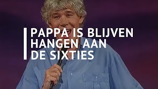 Musik-Video-Miniaturansicht zu Pappa is blijven hangen aan de sixties Songtext von Paul van Vliet