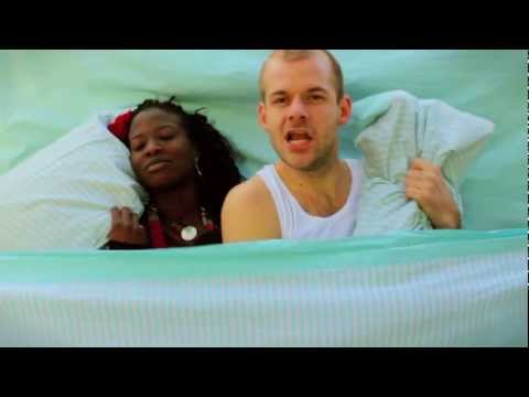 Foxy & Billy - La Pegatina feat. The Sey Sisters (videoclip oficial)