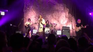 Sleater-Kinney - Gimme Love (LIVE)