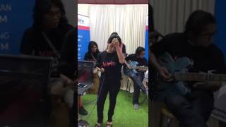 Download lagu Shaa di Manis FM-Live Pertama Kali dan Buat Insan Tersayang(Duet bersama Eddie Hamid) mp3