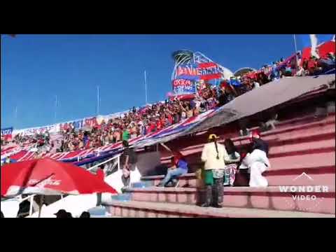 "Lokura kapitalina 22 ðŸ’™â¤ï¸la más fiel" Barra: Lokura Kapitalina 22 &bull; Club: Universitario de Sucre