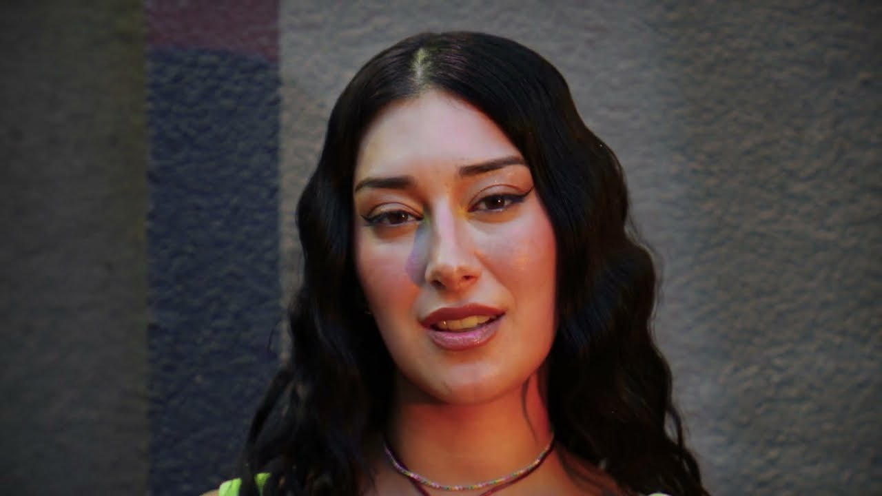 Bild zum Video Elif - Fassade Bild zum Video Elif - Fassade