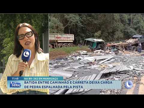 Na BR-262, em Manhuaçu: Batida entre caminhão e carreta deixa carga de pedra espalhada pela pista.