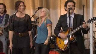 Minnie Driver, Liz Phair Doc Dauer singing on the Fran Drescher show