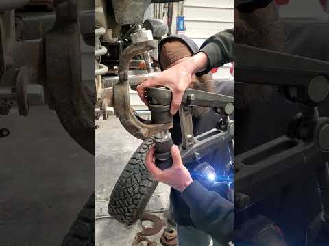 Installing Dynatrac ball joints part 2.