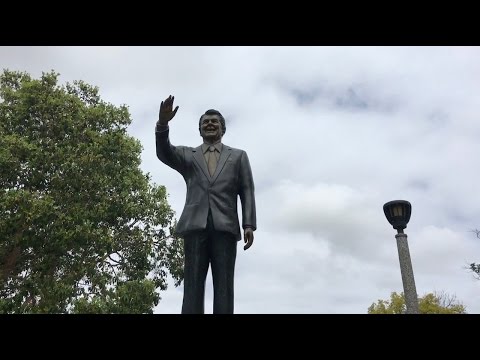 TDW 1405 - Very Lonely Ronald Reagan Statue