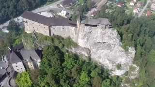 preview picture of video 'DJI Phantom 2 flying around the castle Oravský hrad'