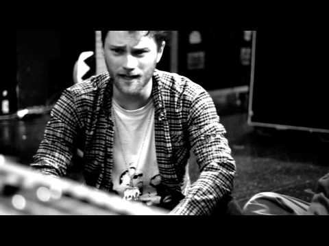 Turboweekend - Trouble Is (unplugged at Vega 2010 - Before soundcheck)