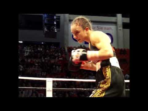 Sarah Bormann ``Babyface`` vs. Ana Arrazola ``La Bronca``