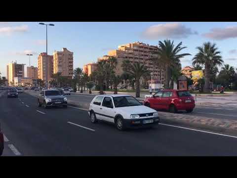 Tráfico entrada La Manga, con la Vuelta Ciclista a España.