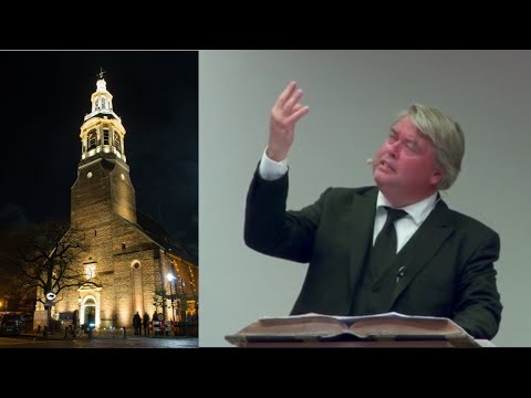 De Heilige Geest verlicht Christus. Net zoals bij een kerktoren. De lampen zelf zijn verborgen.