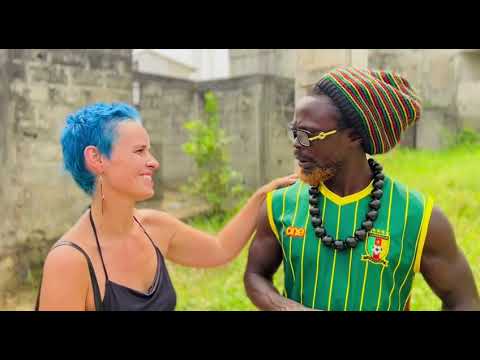 La danseuse Fanta Jolie tombe dans le Vrai TAYAM
