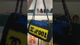 Download lagu Chanel Medium Classic Flap Pop No5 and Denim Shearling Hieroglyph #singapore #chanel mp3 Download lagu Chanel Medium Classic Flap Pop No5 and Denim Shearling Hieroglyph #singapore #chanel mp3