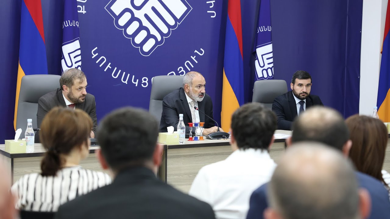 KUZEM Արփիի ծննդյան օրն MOMER PJEU PAHI INK HEC MOMER PC YES....