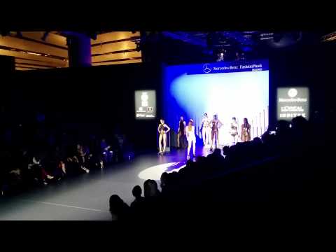 Desfile Dolores Cortes baño primavera verano 2016 MBFWM