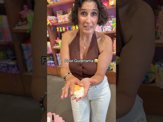 Vídeo relacionado con Sanrio Cáscara de huevo Gudetama Camiseta Unisex niños Gris Talla S Manga corta