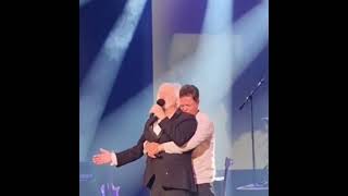 Donny Osmond Hugs Merrill Osmond During His Final Song - April 2 Las Vegas