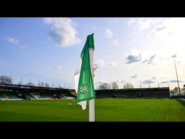 De penalti a tiro libre: la confusa decisión de un árbitro que genera polémica en el fútbol inglés