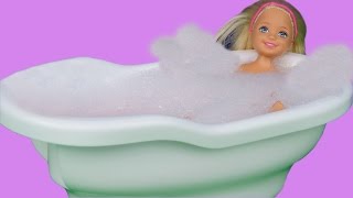 BUBBLE BATH!  CHELSEA sings, splashes and plays with BATH toys. Skipper helps