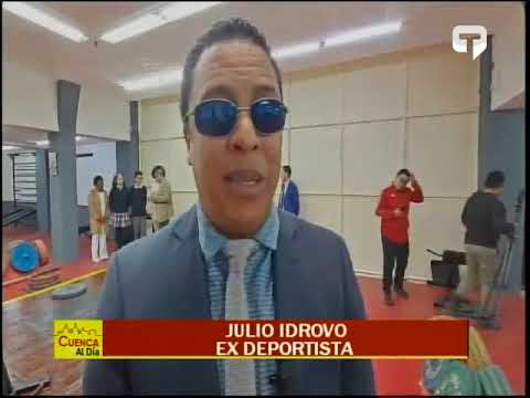 El ex deportistas de pesas Julio Idrovo recibe reconocimiento
