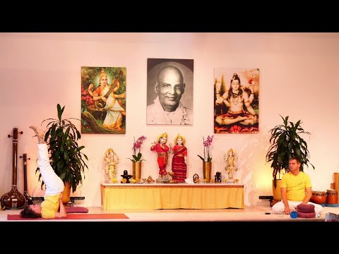 YOGA Mittelstufe "Exakt" mit Mahavira - Yoga Vidya Ashram Live - 9:15 Uhr 23.10.2021