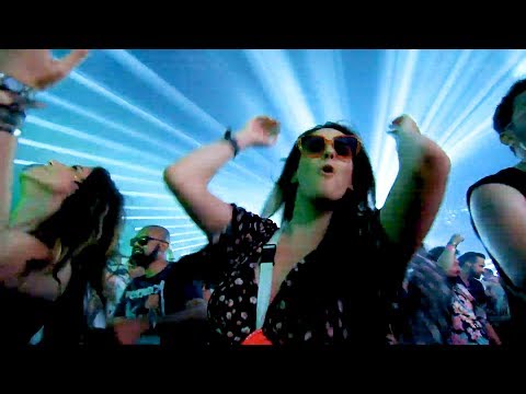 Sam Paganini @ Tomorrowland 2019 is playing Dok&Martin - Uncontrolled