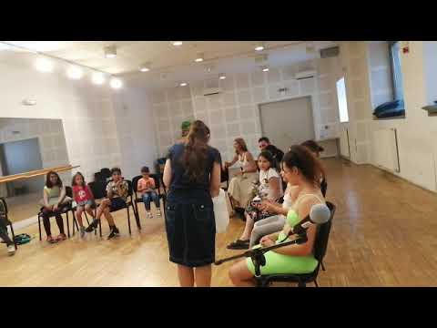 EtnoRom - Szól a gitár (Malavau e gitárá) Roma gyerekklub a Kesztyűgyárban 2021. 09. 15.