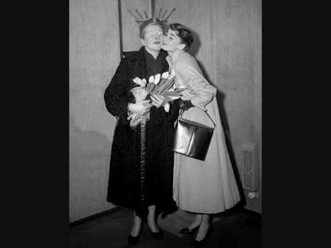 Starlets and their Mothers