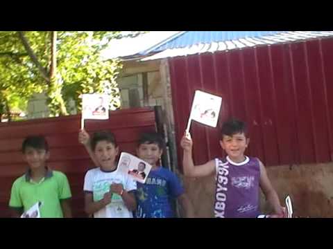 Copiii din Răzvani îl iubesc pe primarul lor, pe Iulian Iacomi