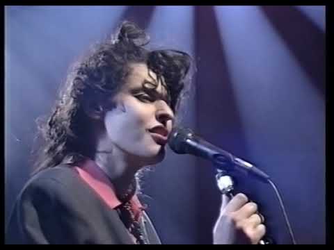 Deborah Conway - She Prefers Fire (live)