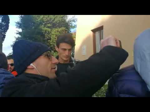 IAMNAPLES.IT - Inglese a Villa Stuart: visita al ginocchio destro per lui