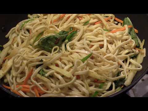 How to make simple curry stir fried noodle at home