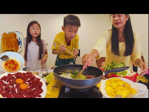 Kou Leung Phdom - Beef With Mixed Fresh Vegetables, Pineapple, And Khmer Coconut Waffles