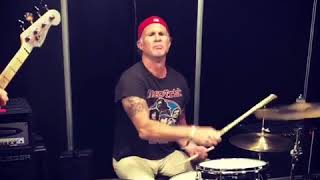 Red Hot Chili Peppers jamming backstage MARCH 2018 | Hump de Bump